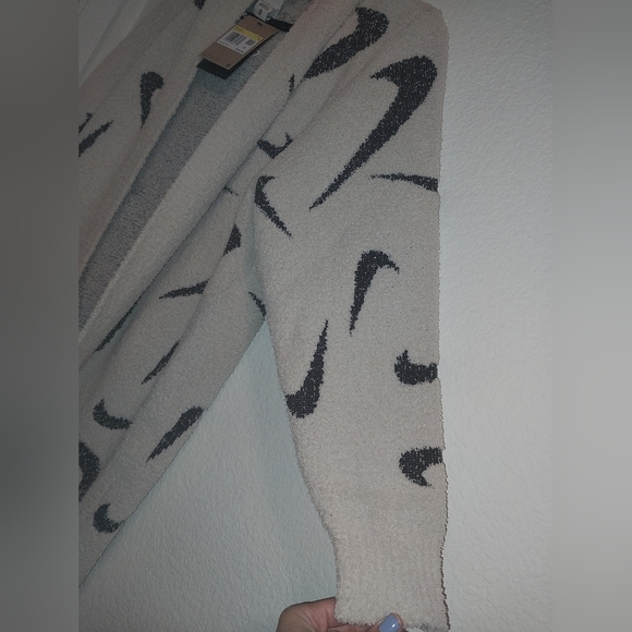 Nike Phoenix Cream and Charcoal Gray Boucle Long Cardigan Size Small - Picture 4 of 9